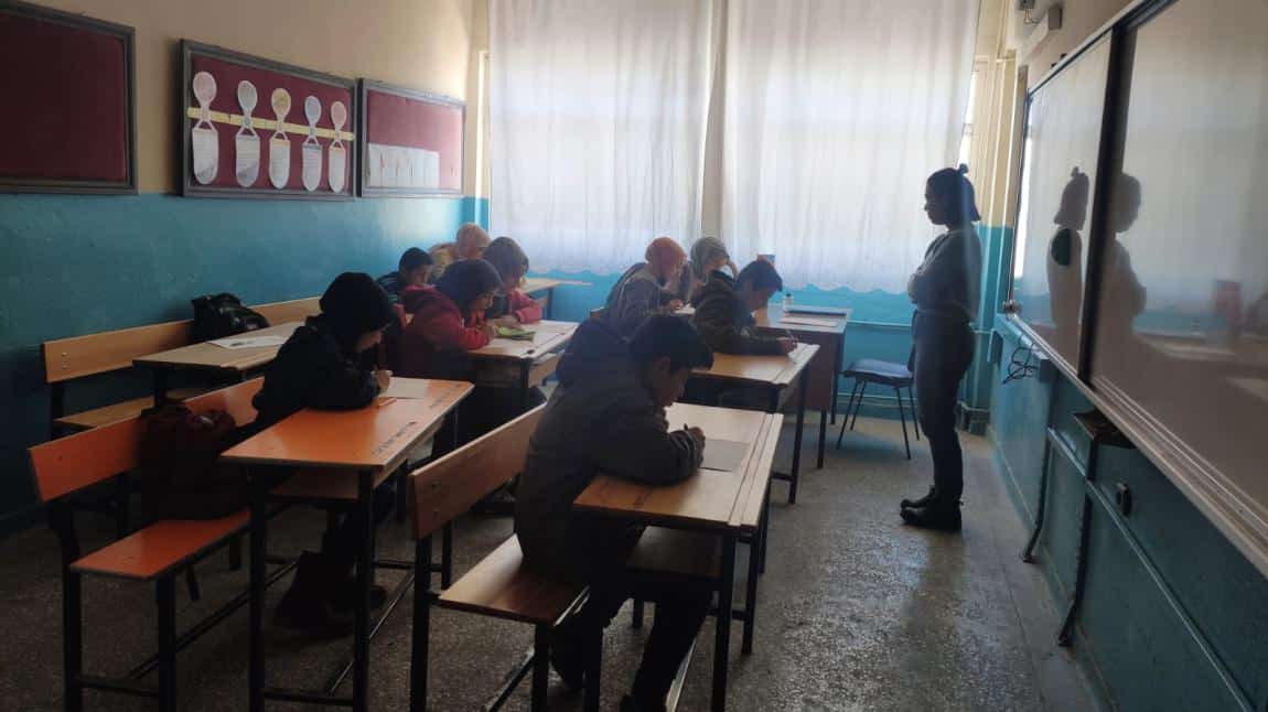 Okul Rehber öğretmenimiz Hatice Kübra ERDOĞAN tarafından 7.sınıf öğrencilerimize bireyi tanıma teknikleri envanteri uygulandı.
