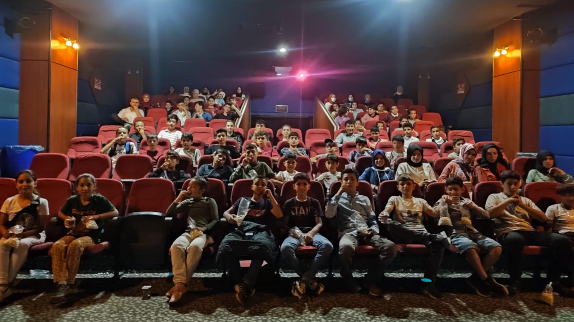 Bakanlığımızın 1 Milyon öğrenci sinema ile buluşuyor etkinliği kapsamında öğrencilerimiz sinema ile buluştu.